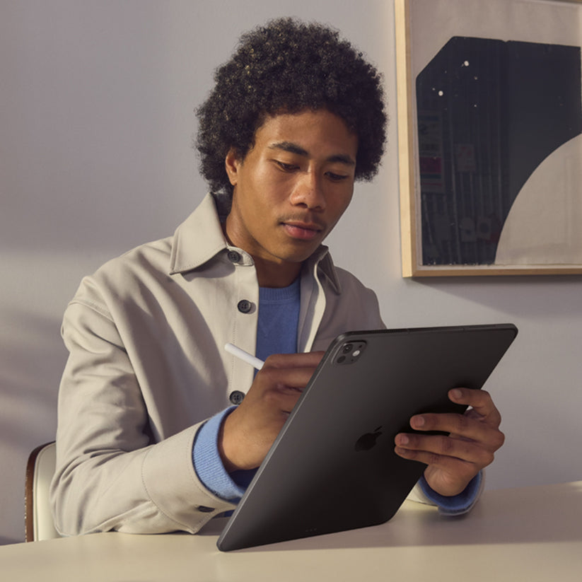 Apple iPad Pro 13-inch M5 Chip, 256GB Wi-Fi Tablet –شاشة زجاجية قياسية | فضي